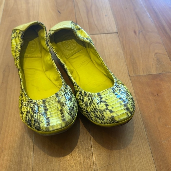 Tory Burch Snakeskin Embossed Ballet Flats Shoes Size 7 neon Yellow highlight - Picture 3 of 10